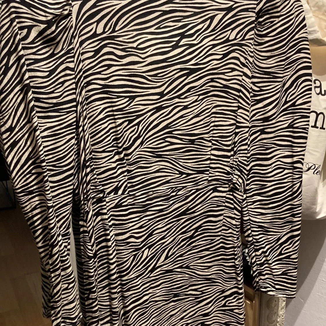 HM klänning xs leopard puffärmar 