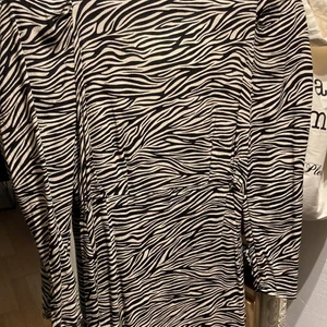 HM klänning xs leopard puffärmar  - Använd 1ggr