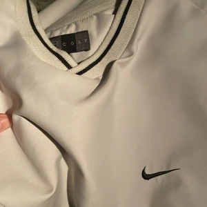 Skit snygg vintage Nike tröja - Skit snygg Nike tröja som var köpt från usa. Helt vintage och få hittas här. 