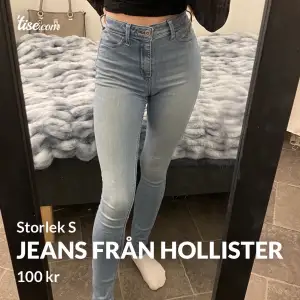 Säljer mina fina Hollister jeans i storlek S som är nästan helt nya. Säljer de för 100 kr💛