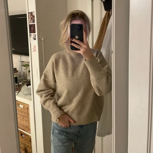 Stickad tröja, strl S - Superfin och väldigt användbar stickad tröja från H&M. Bra skick!😁✨🥰