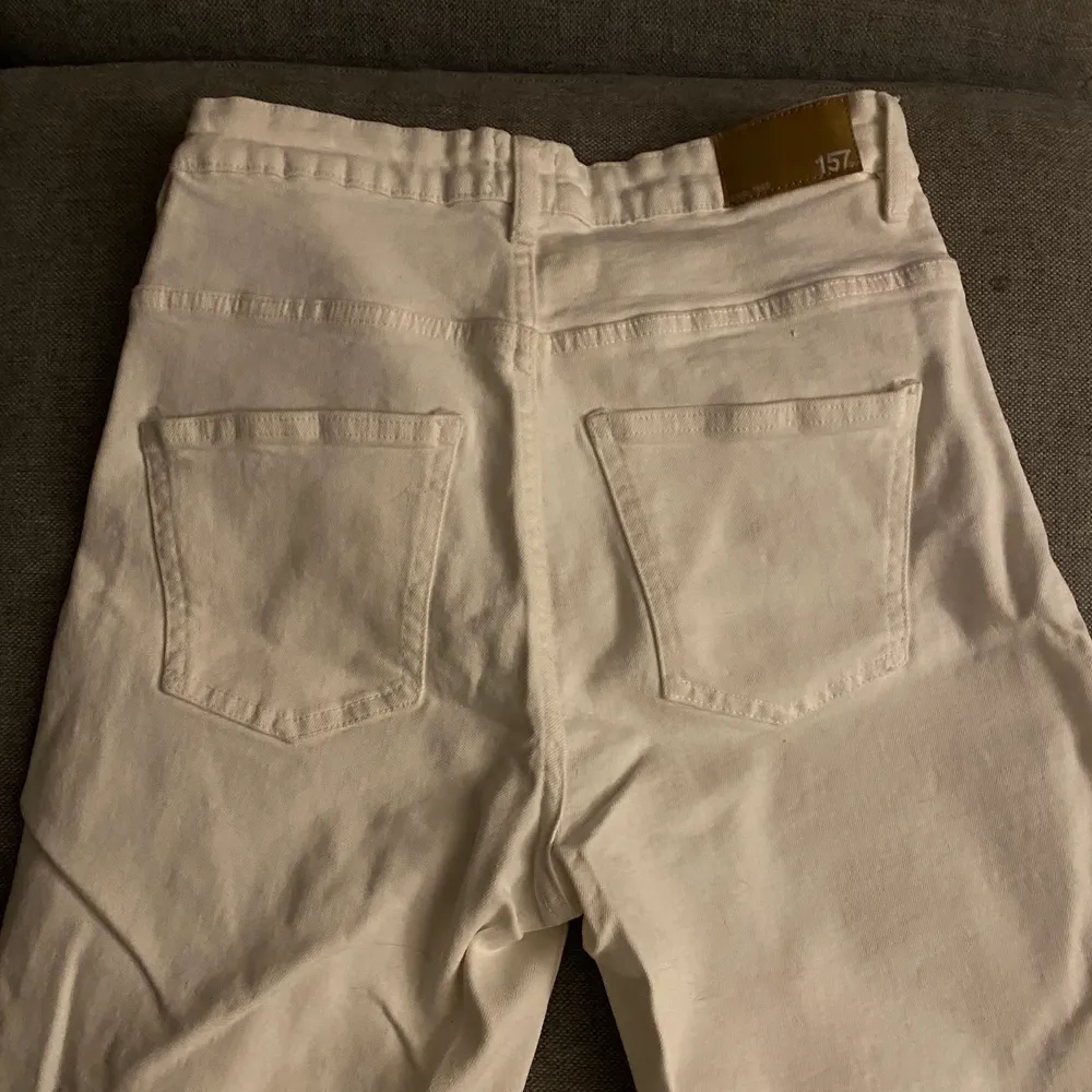 Jeans från 157 deras ”LANE”  strl. M, oanvända, dom är highwaist. Jeans & Byxor.