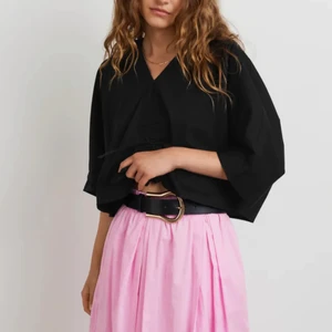 Cool topp - Cool skjortliknande topp från Gina i världens finaste sommarfärg🧡 Köpt för ca 2 månader sedan och aldrig använd. 🧡 storlek XS men boxig och stor i modellen kan passa allt mellan XS-M🧡