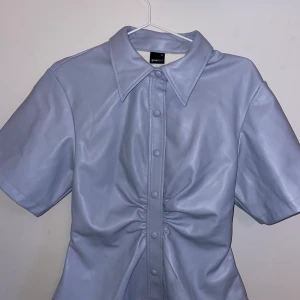 Topp 36 - Fantastisk topp från Gina som jag köpte ganska nyligen, önskar att jag kunde klä i den dessvärre inte:// prislappen kvar.