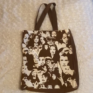 Tygväska - Så cool tygväska med kända personer från Walk on water 💓