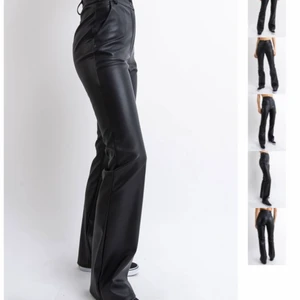 SKINNBYXOR - HUNTER BLACK - Helt nya byxor, fick de i julklapp och vart lite för små därav säljes de. Ligger i orginal förpackningen från Madlady och är i storlek 30-s. Jättesnygga och sköna i materialet men lite för små. Kan ej skicaks tillbaka eftersom för många dagar gått OBS!!! Frakt ingår ej. Tillkommer fraktkostnad på 66kr om man inte kan mötas i och runt Jönköping