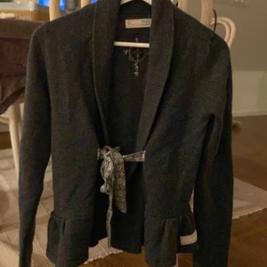 Odd molly kofta i grått - Fin kofta använd fåtal gånger. Storlek 1. 