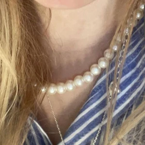 Pärlhalsband - Vitt pärlhalsband, frakt tillkommer