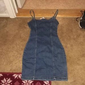 Klänning  - Aldrig använd betalning sker via swish 