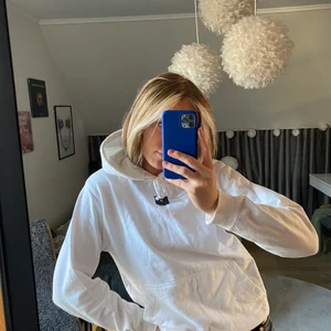 Hoodie  - Så cool hoodie från the cool elephant🤩 coolt tryck på ryggen och super skön❤️ kommer tyvärr inte till användning längre därav jag säljer den! 