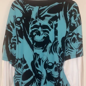 Äkta Resort Corps longsleeve  - Oanvänd longsleeve med olika tryck fram och bak från märket Resort Corps. Nypris: Ca 2000kr.