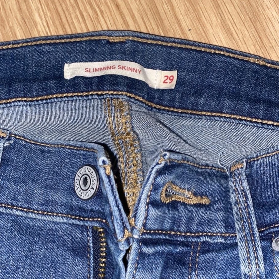 Ett par Levis jeans blåa storlek 29 - 90