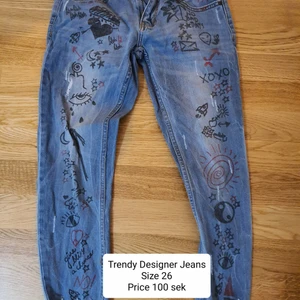 Trendy printed Jeans - Blue trendy jeans from Max in good condition for sale at throw away price.