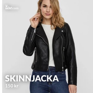Skinnjacka  - Den har spruckit lite i innertyget men inget som syns, där av det billiga priset❤️ S/M 550 nypris