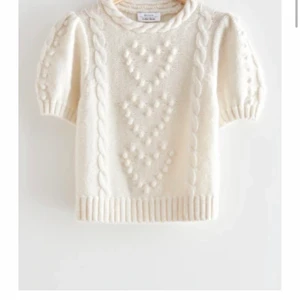 Other stories tröja - Säljer nu denna jättefina tröjan från other stories som är helt ny! Nypris är 790kr. Den är is storlek S.