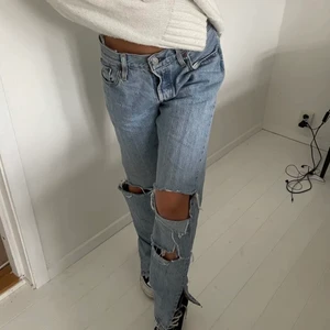 Levis 501 - Vintage Levis 501. Storlek S om man vill att de ska sitta som på bild 2, annars XS😀