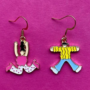 ”The dancers” örhängen  - Nickelfria krokar och fri frakt ❤️