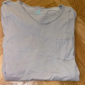 En tröja från H&M💗 Nypris 199kr säljer för 20kr🥺💗 ( T = tonåring )🥺