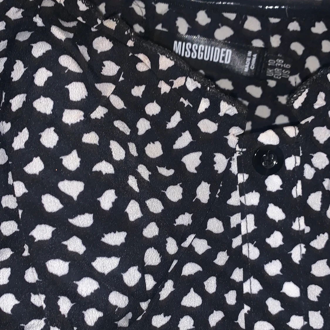 Fin klänning med detaljer - 91