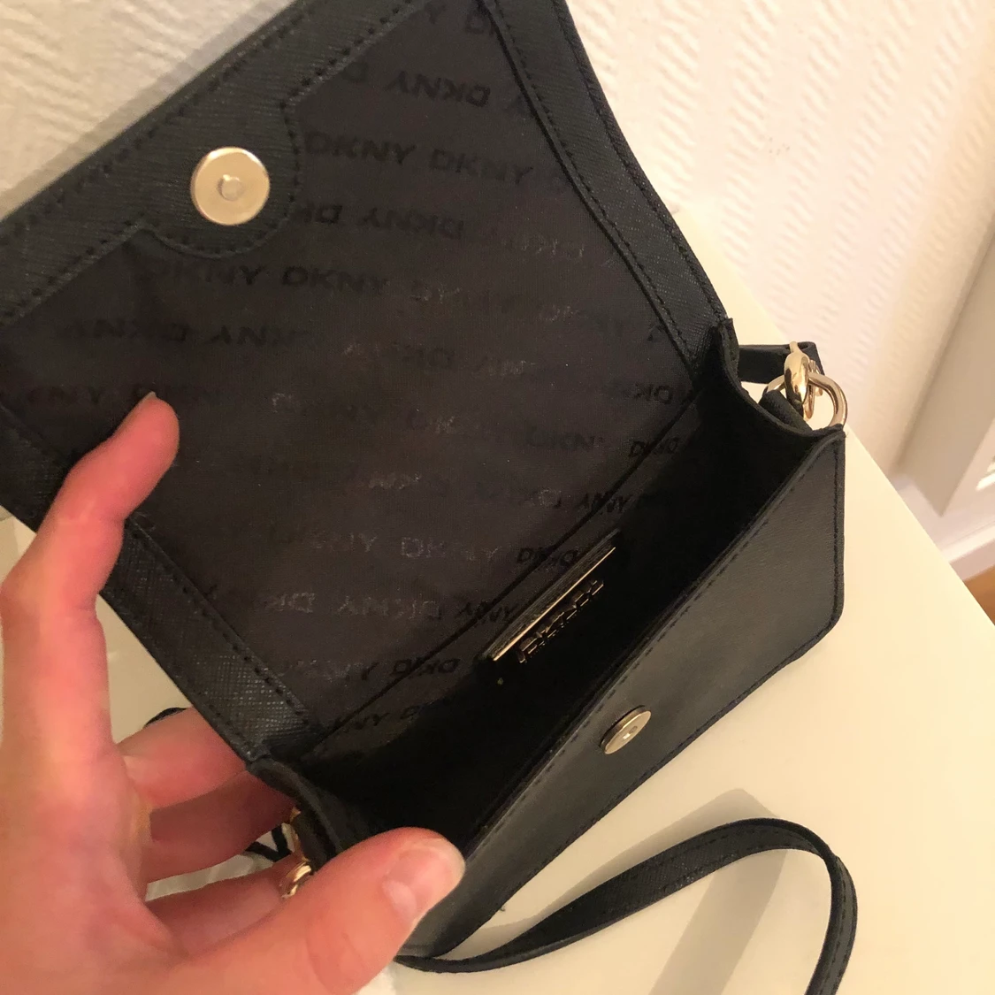 DKNY crossbody väska - 90
