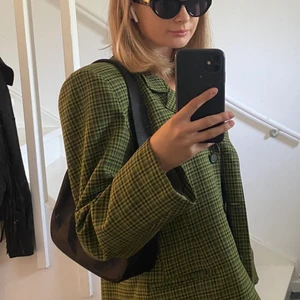 KAVAJ - Cool kavaj, ingen aning om stl men sitter oversized och najs på mig som e stl S! Köparen står för frakt💕💕