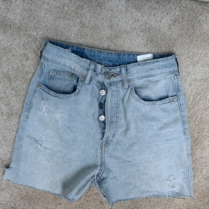 Jeansshorts  - Ljusa denim shorts i den perfekta längden, köpare betalar frakt 💕📦