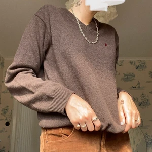 Vintage Brun tjocktröja stl S - Superfin och skön stickad tröja som jag köpte på stadsmissionen second hand. Har ett litet hår längst ner på tröjan annars i jättebra skick! Lagom lång o superbra passform! Som referens är jag 173 cm lång och brukar ha stl S i tröjor:)))