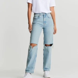 90s high waist jeans - Supersnygga jeans från Ginatricot i storlek 38. Har använts flitigt i ca 6 månader men är i fint skick. Säljer pga att dom blivit för stora för mig. 