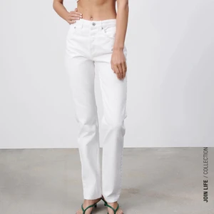 Zara jeans 32 - Tänkte sälja mina låg midjade zara jeans💕 dem är använda ett få tal gånger därför att har aldrig haft någon användning till dem💕 (frakten står man för själv) 