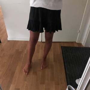 Snygg volang kjol från zara storlek M💕