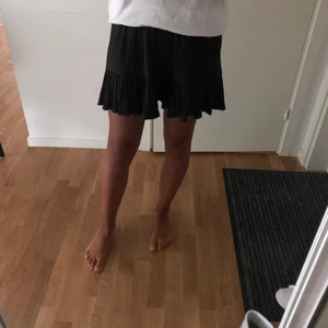 Kjol - Snygg volang kjol från zara storlek M💕