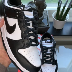 Nike Dunk Low Retro White Black (2021) 🐼 - Nike Dunk Low Retro White Black (2021) 🐼  Storlek: fler storlekar går att ordna 