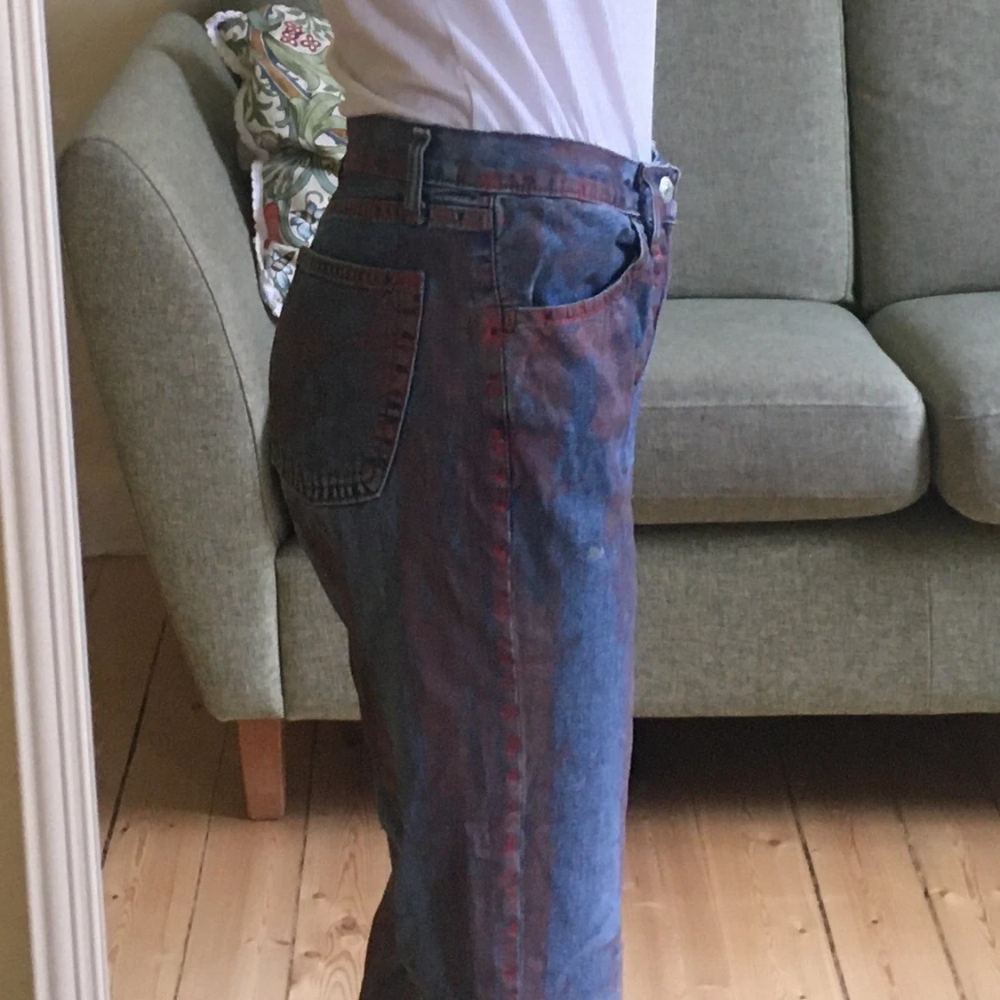 Unika jeans med röd färg - 91