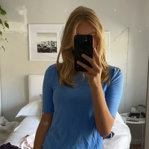 Tshirt LRL - Tshirt från Lauren by Ralph Lauren med vikningar över axlarna 💕