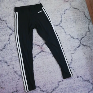 Adidas träninstights strl S - Använde mycket förut men använder inte längre så säljer de