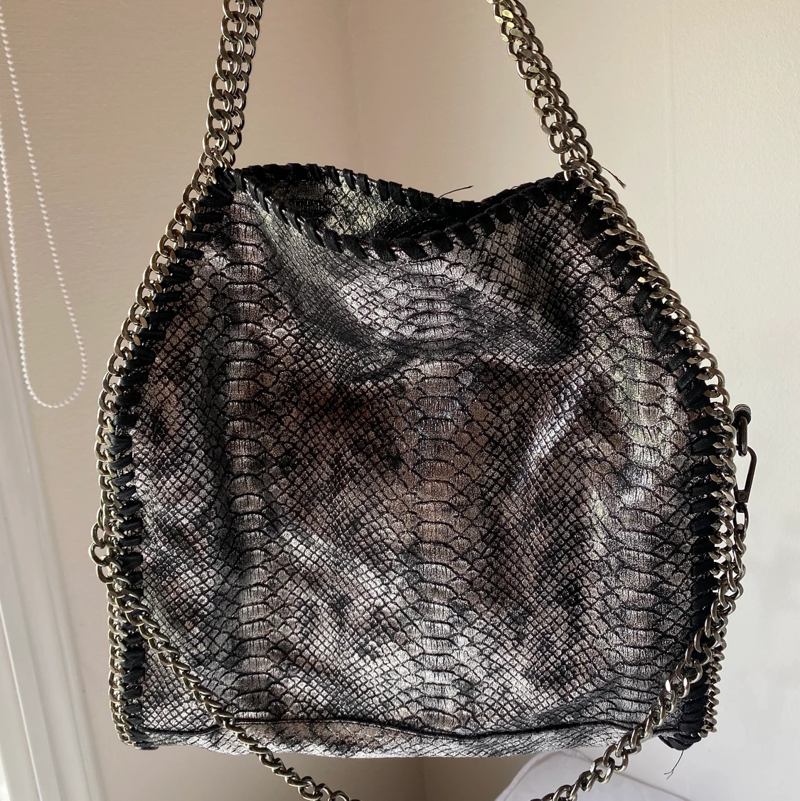 En Stella McCartney liknade väska  - 90