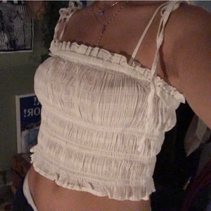 Linne - Snygg topp i linnematerial från mango andrig använt, prislappen kvar. Skriv om du har frågor elr vill ha fler bilder💕