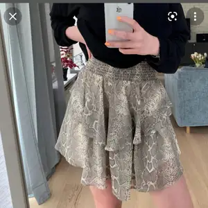 Lånad bild! Jättefin kjol o perfekt i storlek s. Perfekt för sommaren 