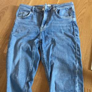 Ljusa jeans från Gina Tricot stl 42