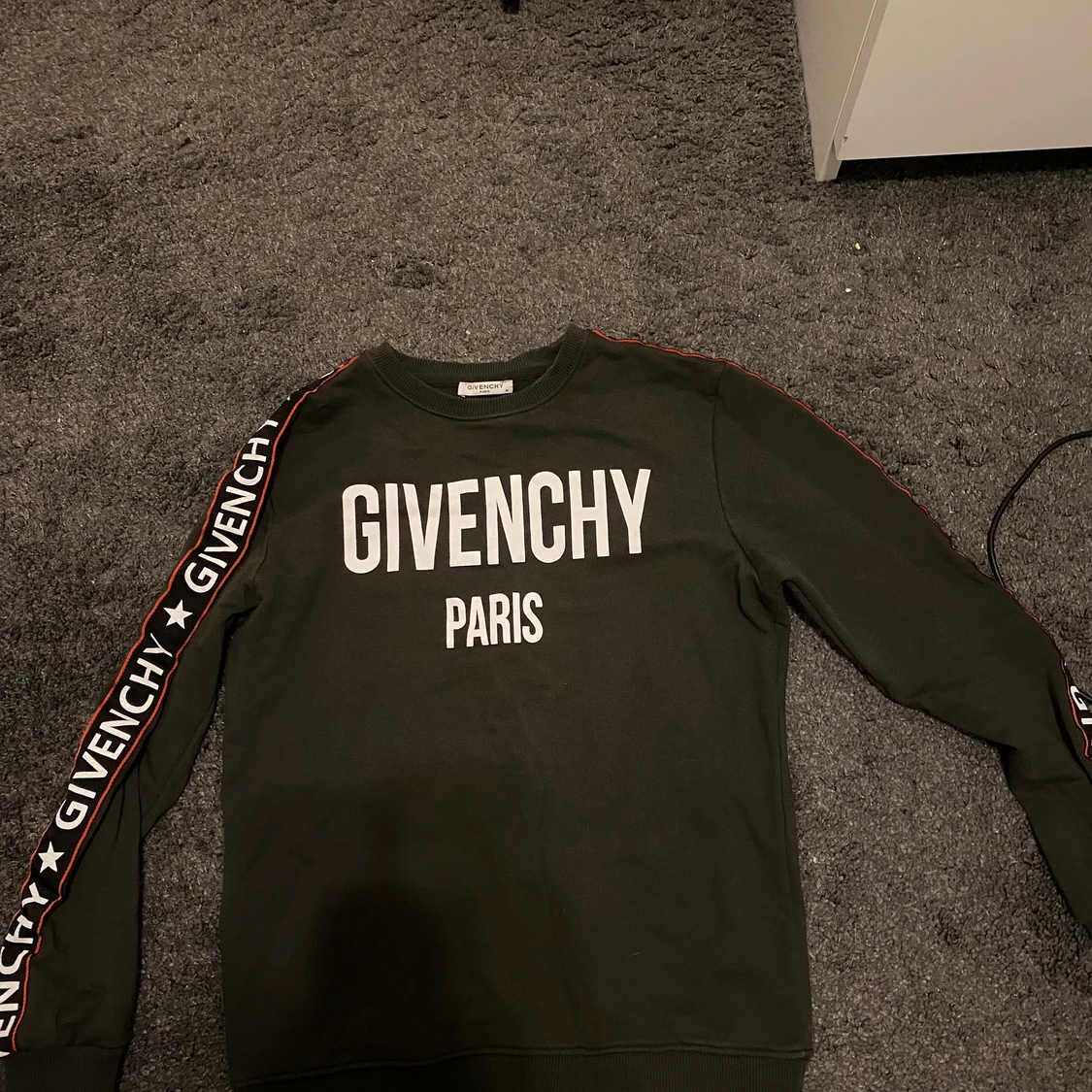 Givenchy tröja storlek S 