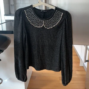 Stickad med pärlor, strl S - Strl S, stickad med pärlor, puffarm. 