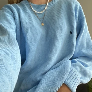 Ralph Lauren sweater - Blå Stickad tröja från Ralph Lauren i storlek XL som jag köpte på plick för två år sedan, har knappt blivit använd. Köpare står för frakt på 79 kr🥰 Om flera är intresserade blir det budgivning!