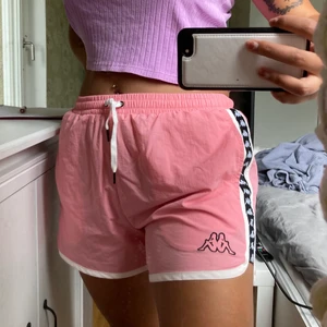Kappa shorts  - Köpta i Paris på footlocker för ca 500:- använda 2-3 gånger. Passar en S och en M . Kan mötas i stockhom!