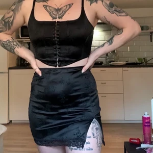 Svart set - Svart set köpt på Nelly och märket är Motel, setet är använt 1 gång S är i väldigt fint skick 