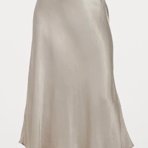 Oanvänd kjol - En oanvänd kjol i storlek XS. Formar sig så fint efter kroppen. 