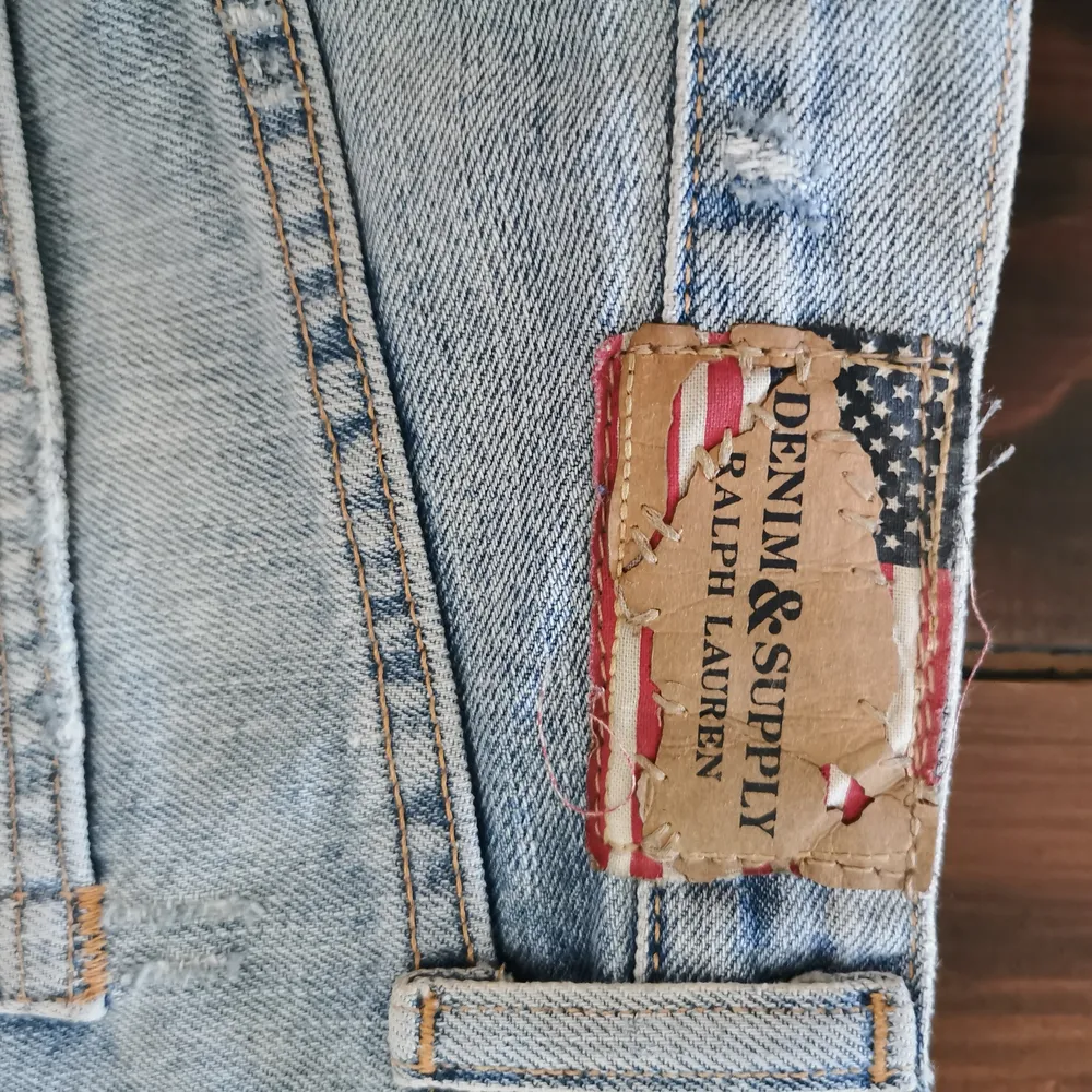 Ur snygga jeansshorts från Ralph Lauren, stl 29 nypriset ligger runt 900kr, sparsamt använda. . Shorts.