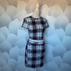 Shein ny outfit - helt ny outfit, säljer pga den passar inte mig - skriv privat om du vill ha mer bilder eller om du har en fråga :)