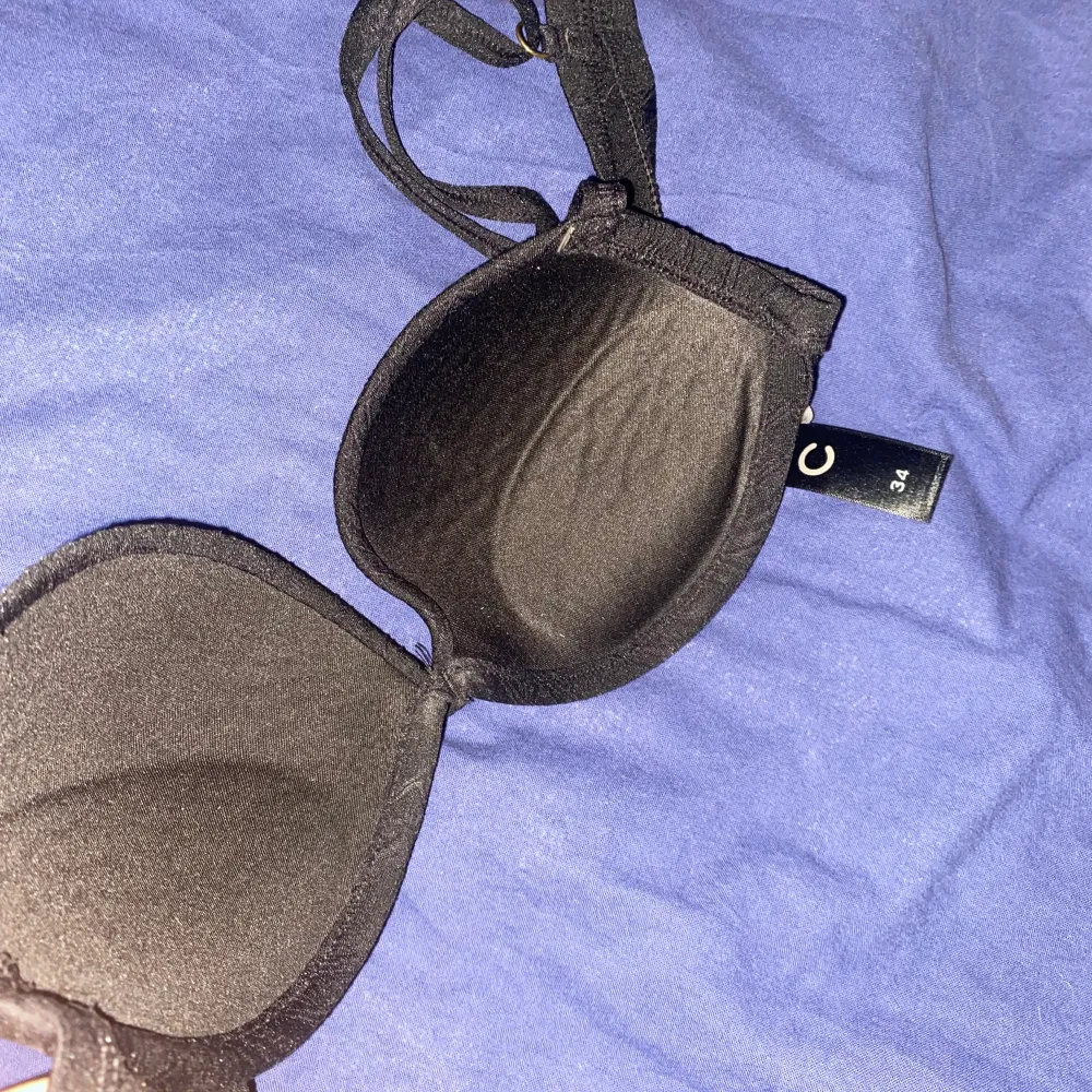 Push up bikini överdel i storleken 34🖤. Yläosat.