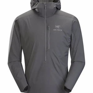 Arc’teryx, Salomon, Fjällräven - Rensning av garderob - • Värmejacka/Anorak/Fleecetröja Stl M - Mycket fint skick!  • Keps/Mössa One Size - Begagnade i bra skick! • Fjällräven shorts - Mycket bra skick! • Salomon Beige/Svart Stl 41/42, modell Salomon XA Pro Goretax -Mycket gott skick! ——— Nypris: 11000:-