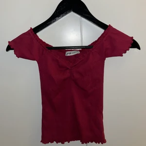 Röd topp - Röd topp från New yorker i storlek XS. 
